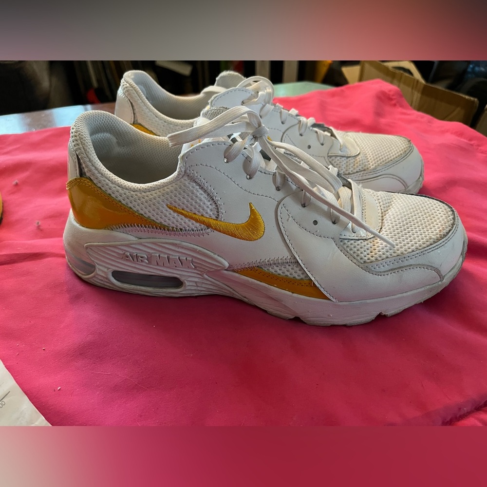 Nike Air Max Excee White / University Gold